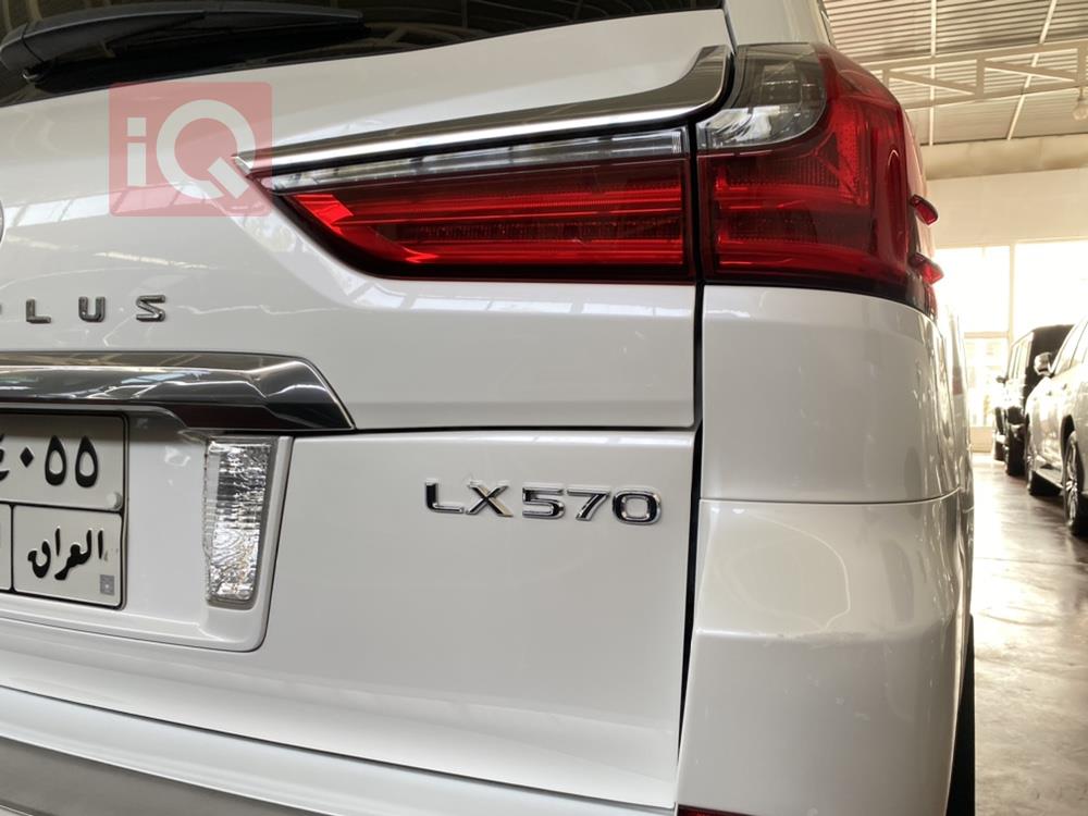 لێکزس LX